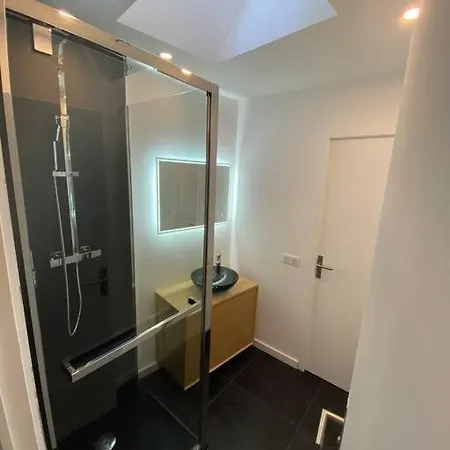In Hyper Center - 3 Bedrooms Apartment